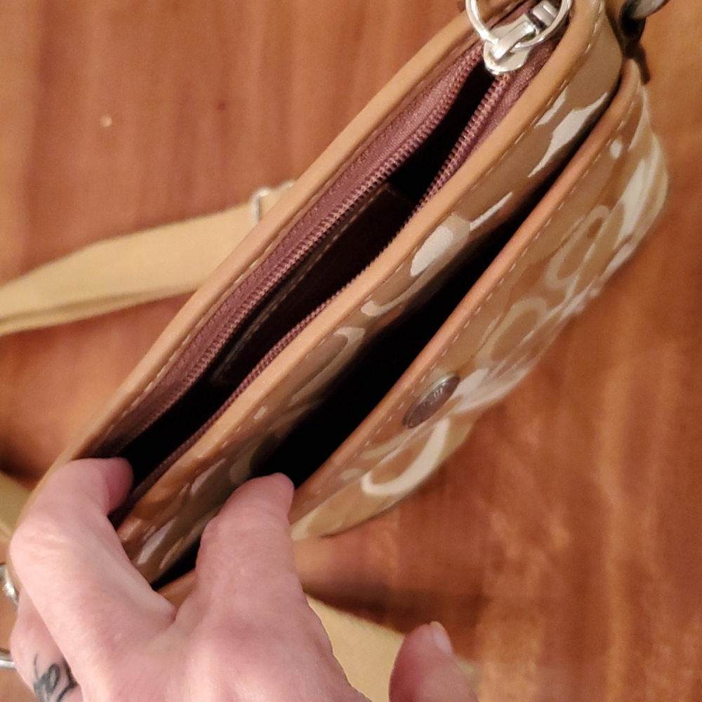 Handbag - Picture 6 of 6